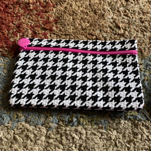 ispy Handbags - Ispy makeup bag